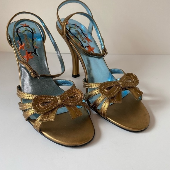 Exchange by Charles David Gold Stiletto Heels. - Picture 2 of 12